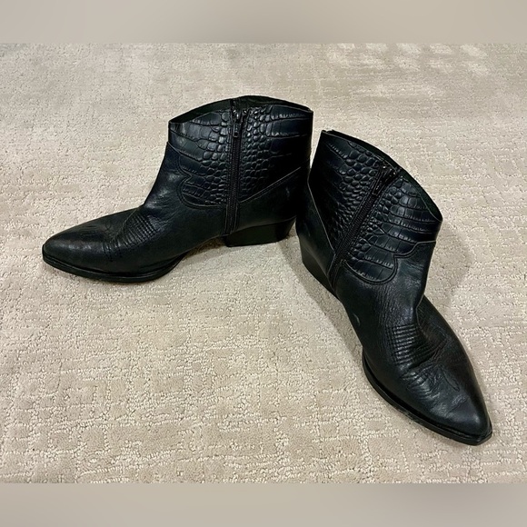 Gianni Bini Black leatherAnkle Boots - Picture 5 of 6